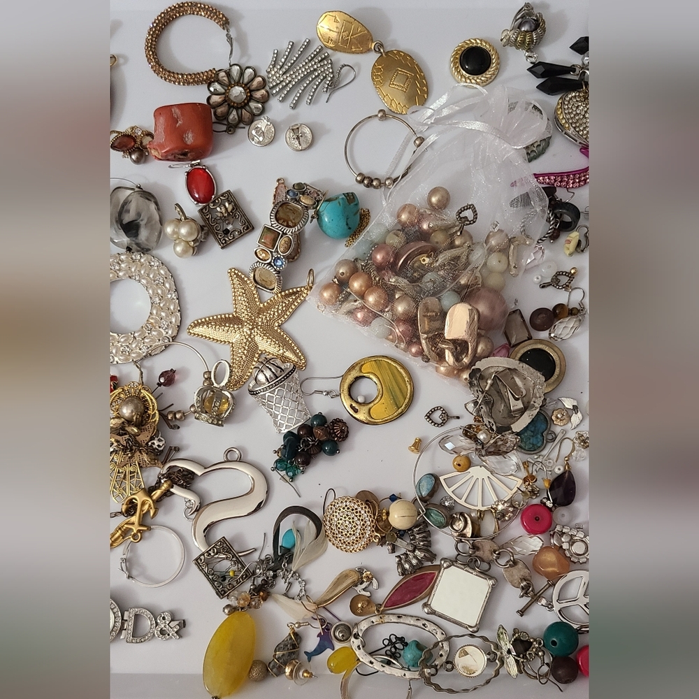 Craft Jewelry Lot Beads Bits Baubles Estate TONS Great pieces Pendants Charms - Picture 4 of 16